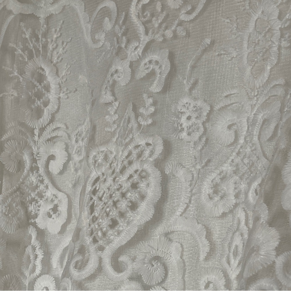 Simply Couture Winter White Elegant Embroidered Lace 3X P2P: 25.5” Length: 32” - Picture 4 of 9